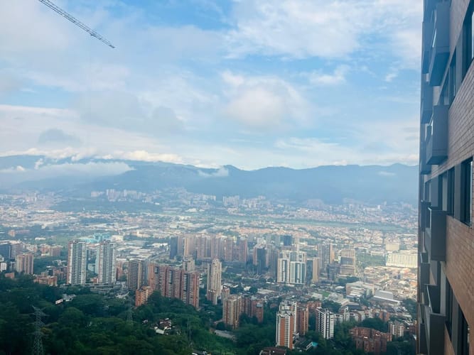 Apartamento de 3 alcobas en venta en Asomadera No.2, Medellín, 76 m² · foto 2 de 20
