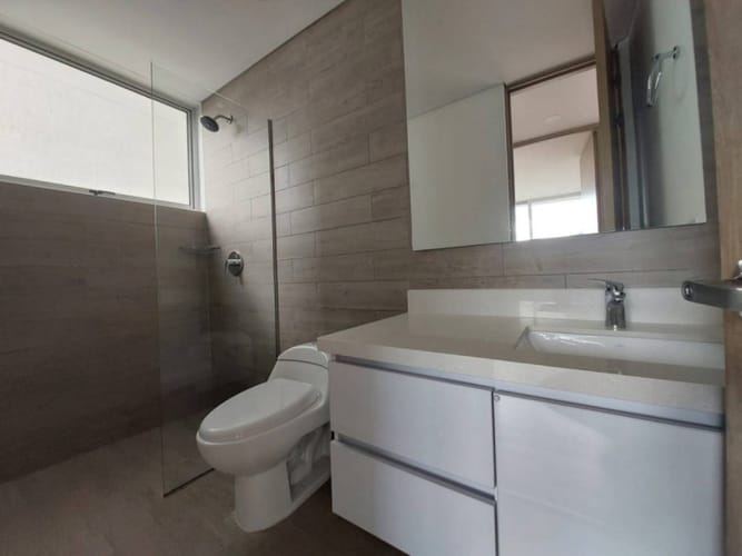 Apartamento de 2 alcobas en arriendo en El Castillo, Medellín, 71 m² · foto 4 de 15