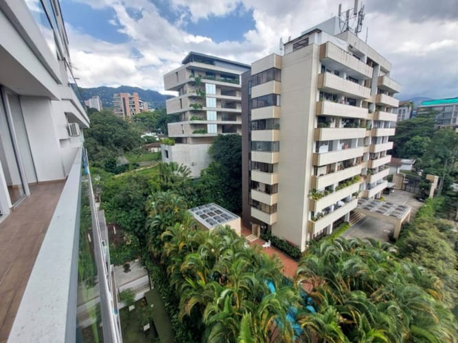 Apartamento de 2 alcobas en arriendo en El Castillo, Medellín, 71 m² · foto 5 de 15