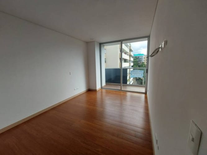 Apartamento de 2 alcobas en arriendo en El Castillo, Medellín, 71 m² · foto 7 de 15