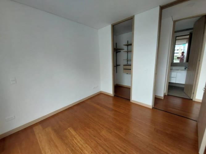 Apartamento de 2 alcobas en arriendo en El Castillo, Medellín, 71 m² · foto 8 de 15