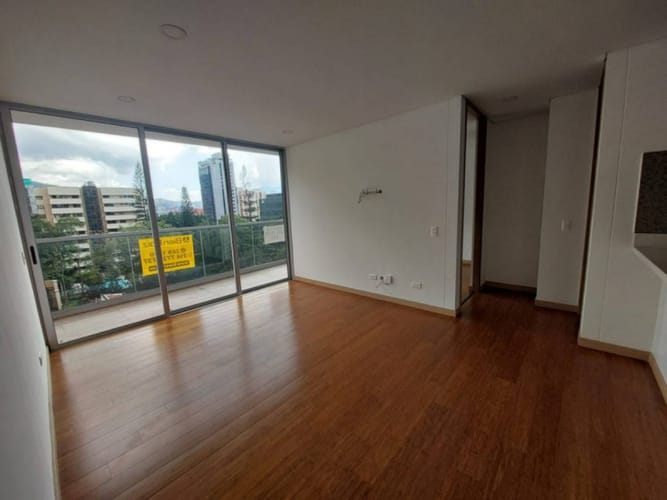 Apartamento de 2 alcobas en arriendo en El Castillo, Medellín, 71 m² · foto 9 de 15