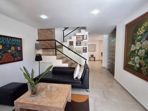Casa de 3 alcobas en venta en Los Colegios, Rionegro, 169 m² · foto 2 de 24