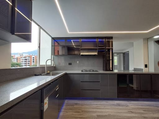 Apartamento de 3 alcobas en arriendo en Los Balsos, Medellín, 124 m² · foto 2 de 24