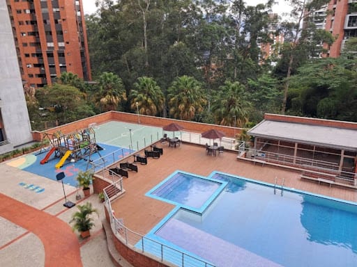 Apartamento de 3 alcobas en arriendo en Los Balsos, Medellín, 124 m² · foto 21 de 24