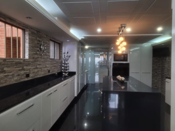 Apartamento de 2 alcobas en venta en Los Rosales, Bogotá, 175 m² · foto 3 de 21