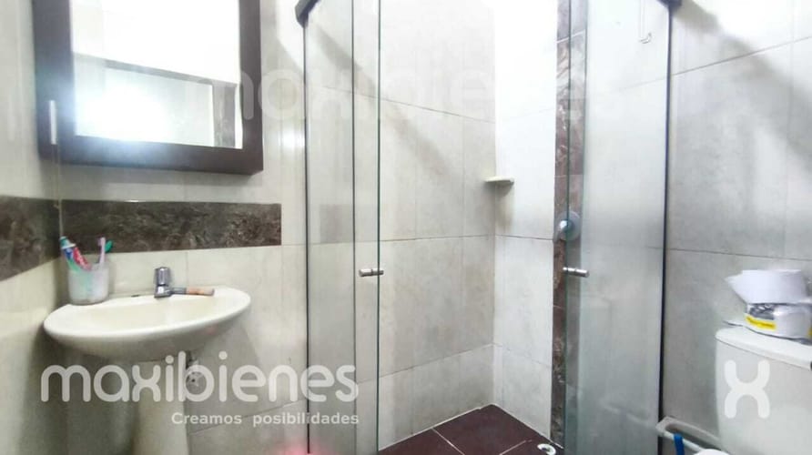Casa de 8 alcobas en venta en Belén Los Alpes, Medellín, 100 m² · foto 3 de 12