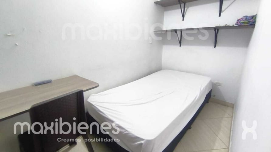 Casa de 8 alcobas en venta en Belén Los Alpes, Medellín, 100 m² · foto 9 de 12