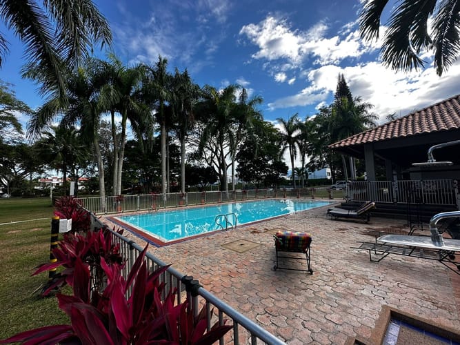 Casa de 4 alcobas en venta en Cd. El Bosque, Ibagué, 355 m² · foto 10 de 22