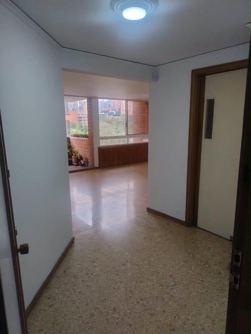 Apartamento de 2 alcobas en venta en El Poblado, Medellín, 105 m² · foto 2 de 17