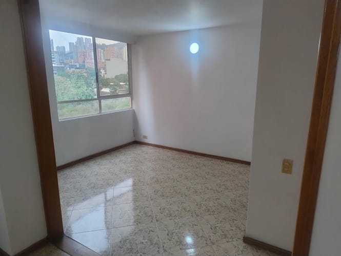 Apartamento de 2 alcobas en venta en El Poblado, Medellín, 105 m² · foto 3 de 17