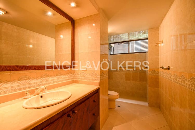 Apartamento de 3 alcobas en venta en La Cabrera, Bogotá, 290 m² · foto 13 de 19