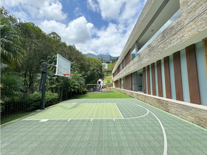Casa de 5 alcobas en venta en Loma Del Chocho, Envigado, 835 m² · foto 4 de 24