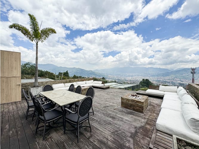 Casa de 5 alcobas en venta en Loma Del Chocho, Envigado, 835 m² · foto 11 de 24
