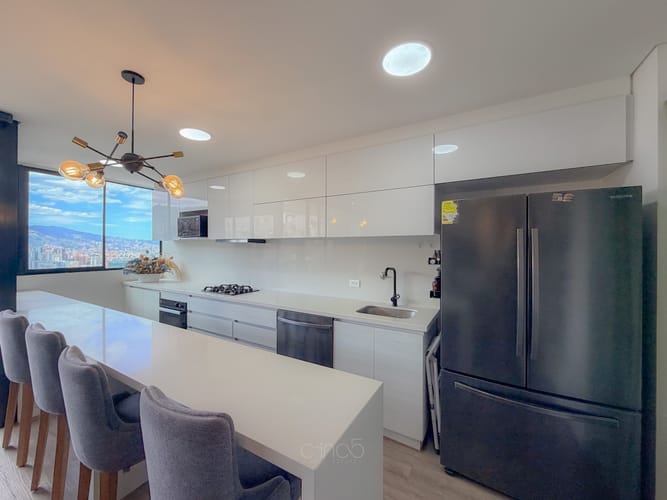 Apartamento de 2 alcobas en venta en Lalinde, Medellín, 95 m² · foto 5 de 19