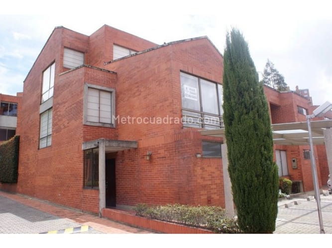 Casa en venta en Gratamira, Bogotá · foto 2 de 24