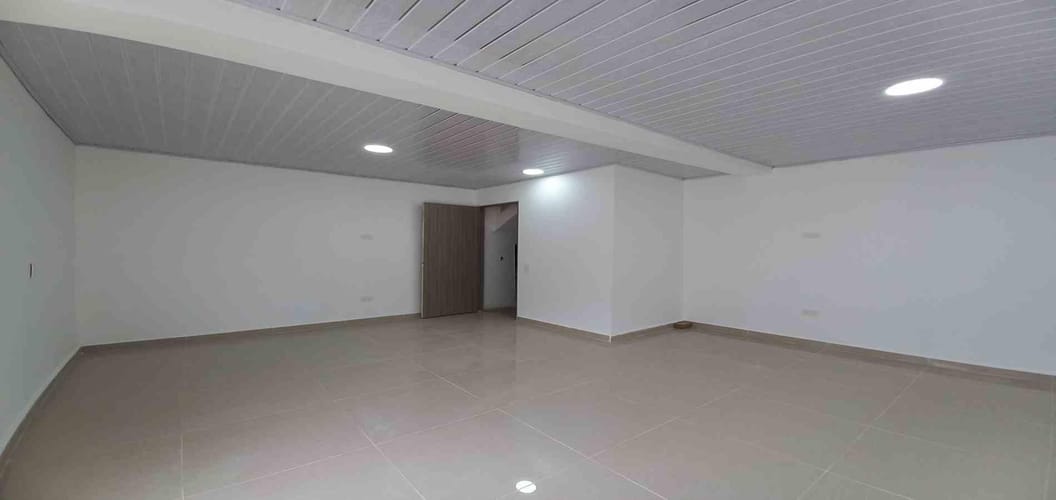 Local en arriendo en Sector Lago Uribe, Pereira, 24 m² · foto 2 de 11