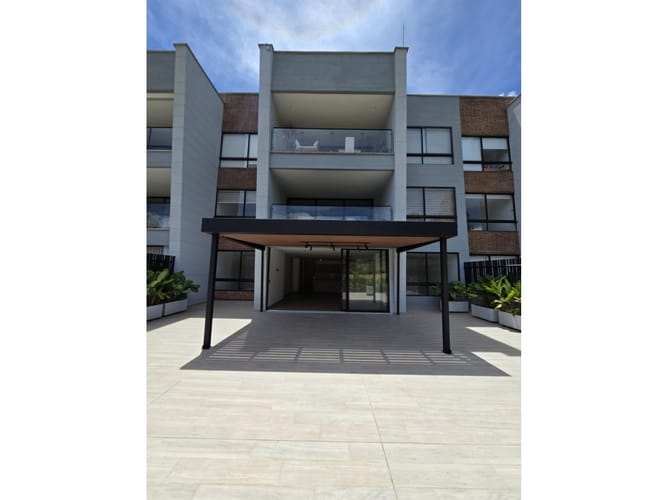 Apartamento de 2 alcobas en venta en Sajonia, Rionegro, 140 m² · foto 2 de 13