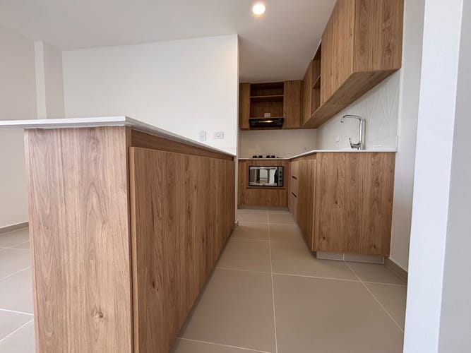 Apartamento de 3 alcobas en arriendo en Camino Verde, Envigado, 82 m² · foto 2 de 17