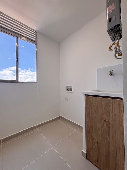 Apartamento de 3 alcobas en arriendo en Camino Verde, Envigado, 82 m² · foto 7 de 17