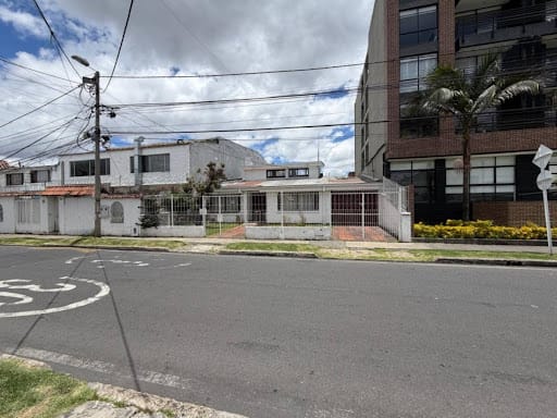 Casa en venta en Las Villas, Bogotá · foto 3 de 10