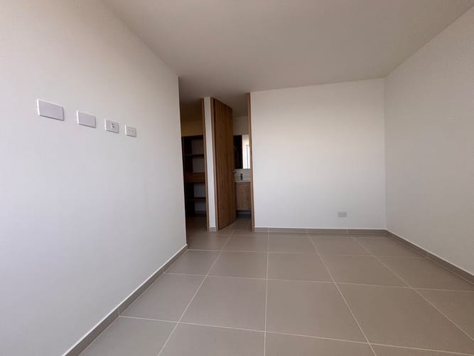 Apartamento de 3 alcobas en arriendo en Camino Verde, Envigado, 82 m² · foto 10 de 17