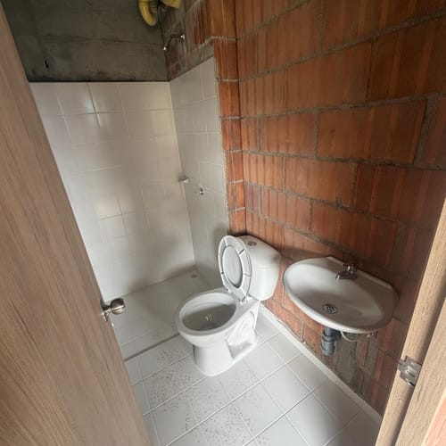 Apartamento de 2 alcobas en venta en Bucaros, Bello, 50 m² · foto 5 de 10