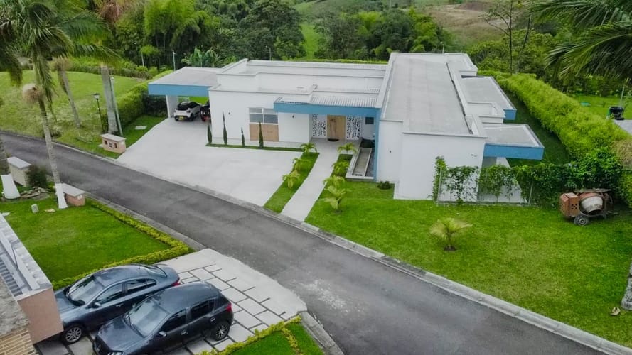 Casa de 5 alcobas en venta en Tribunas Corcega, Pereira, 576 m² · foto 3 de 19