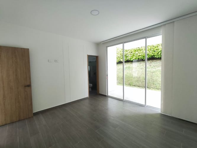 Casa de 5 alcobas en venta en Tribunas Corcega, Pereira, 576 m² · foto 15 de 19