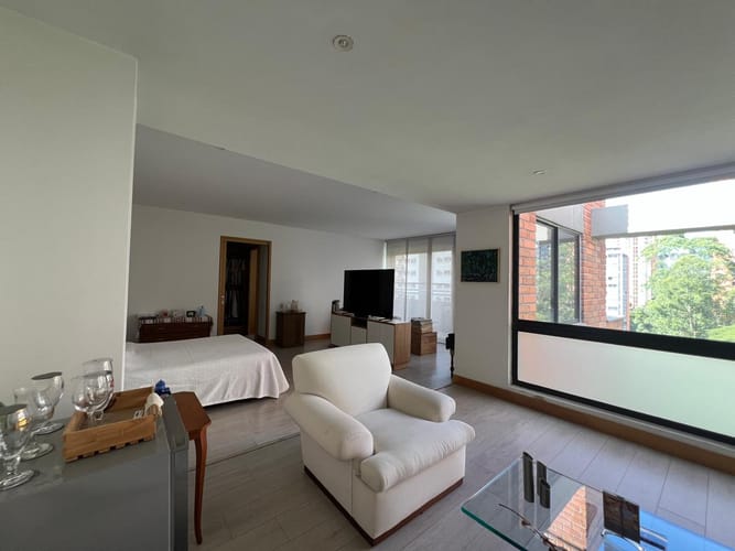 Apartamento de 4 alcobas en venta en El Poblado, Medellín, 214 m² · foto 3 de 10