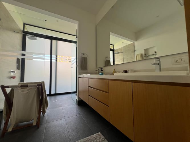 Apartamento de 4 alcobas en venta en El Poblado, Medellín, 214 m² · foto 9 de 10