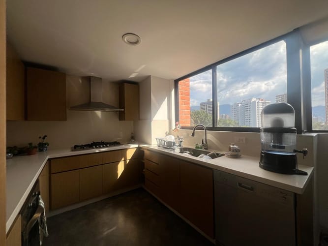 Apartamento de 4 alcobas en venta en El Poblado, Medellín, 214 m² · foto 10 de 10