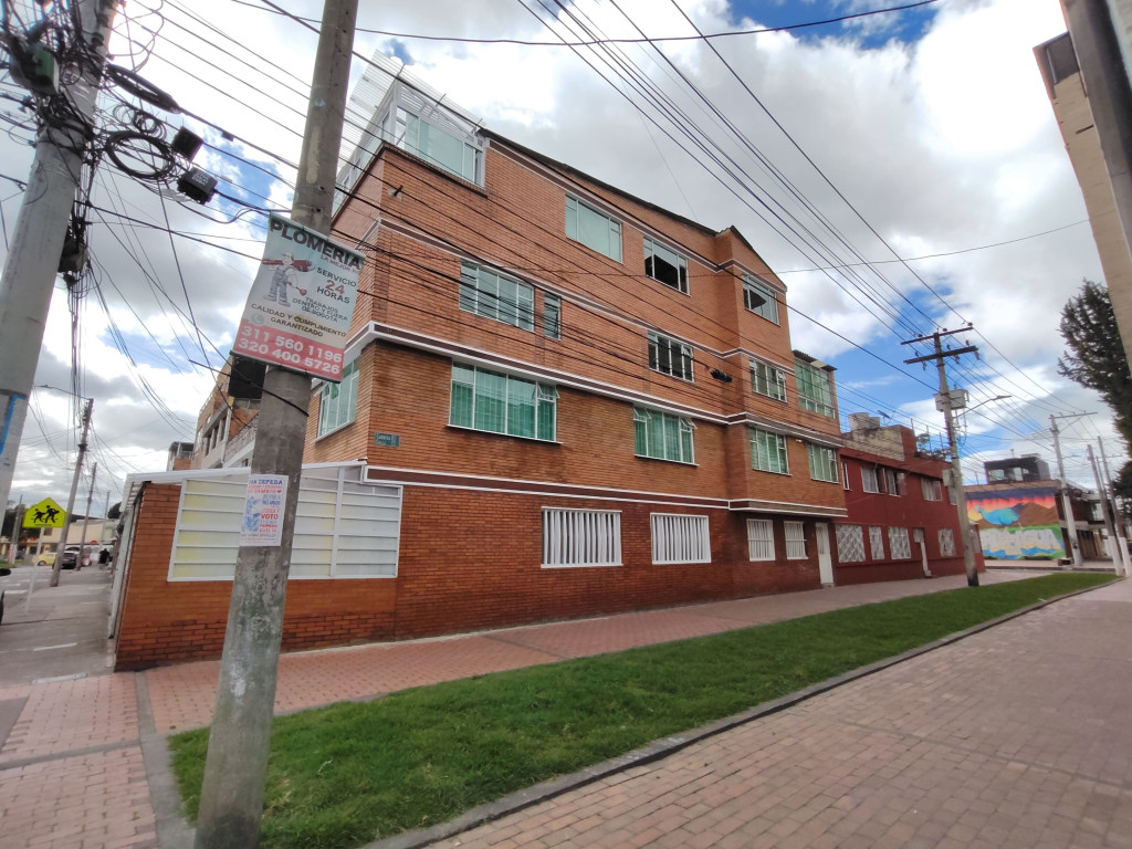 Casa en venta en Aguas Claras, Bogotá · foto 2 de 24