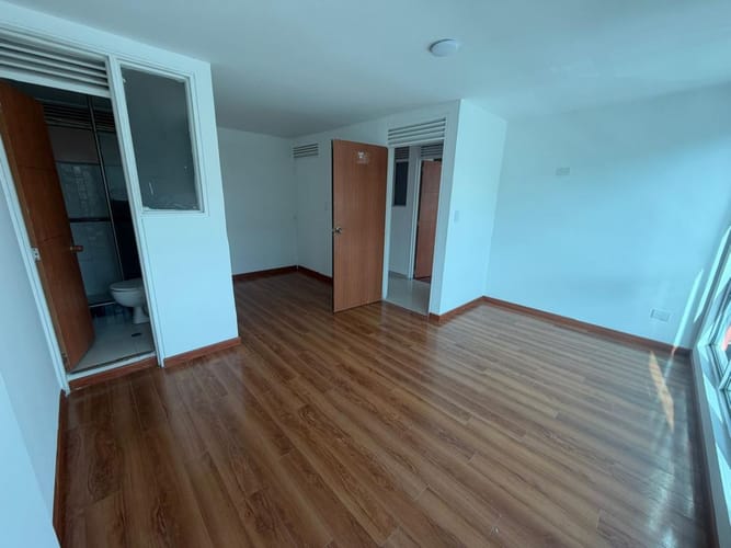 Casa de 20 alcobas en arriendo en Engativá, Bogotá, 700 m² · foto 8 de 15