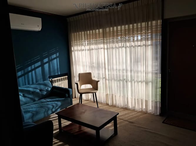 Casa en alquiler, 2 dormitorios, 1 baño, patio, garaje. Punta Carretas. · Foto 2