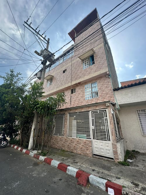 Casa de 6 alcobas en venta en Acacias, Palmira, 270 m² · foto 3 de 22