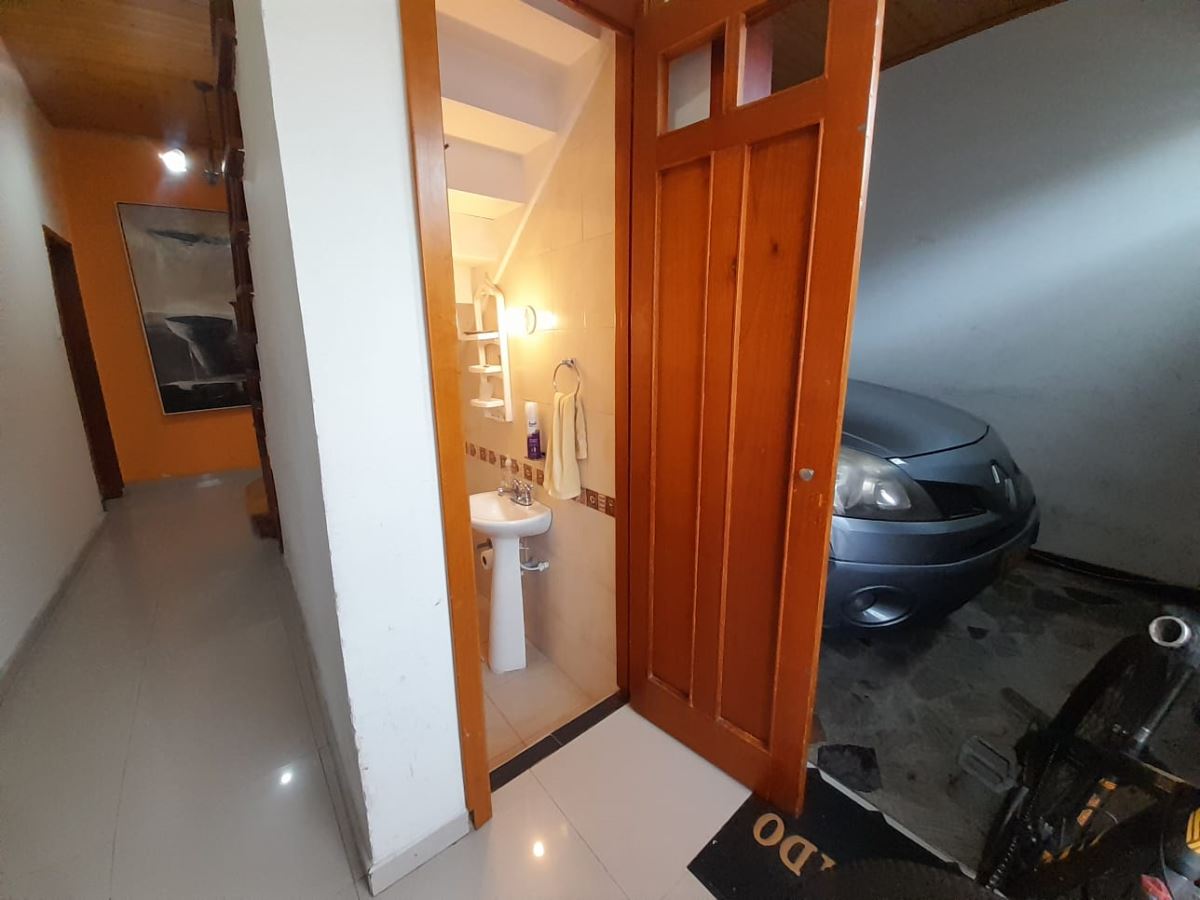 Casa en venta en Barrios Unidos, Bogotá · foto 2 de 24