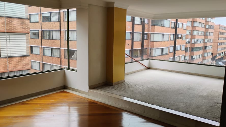 Apartamento de 3 alcobas en venta en Colina Campestre, Bogotá, 117 m² · foto 2 de 22