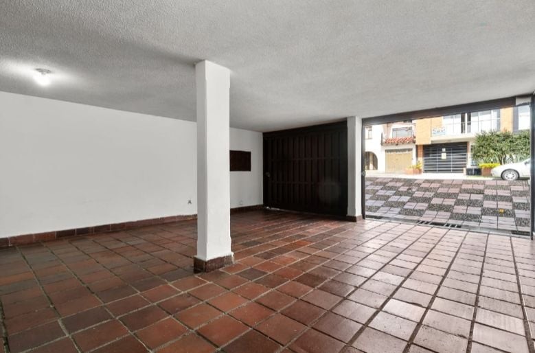 Casa en venta en Santa Barbara Central, Bogotá · foto 10 de 11