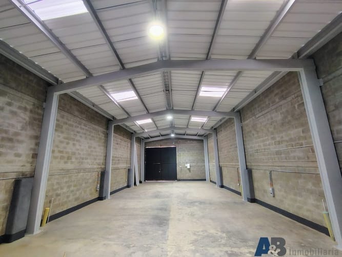 Bodega en arriendo en Calle Larga, Sabaneta, 180 m² · foto 2 de 9