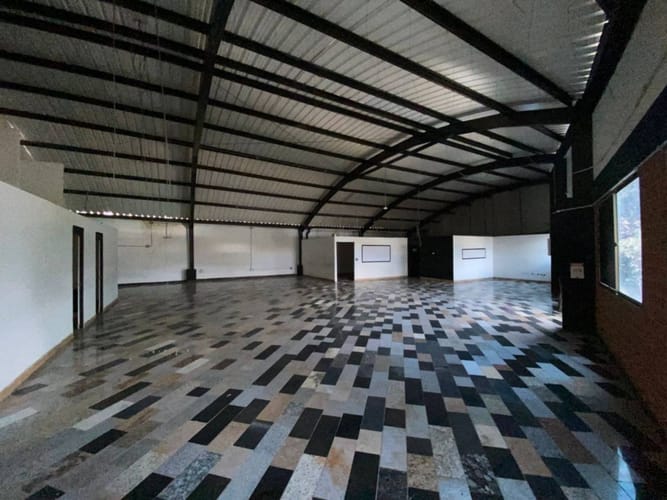 Bodega en arriendo en San Diego, Medellín, 370 m² · foto 2 de 20