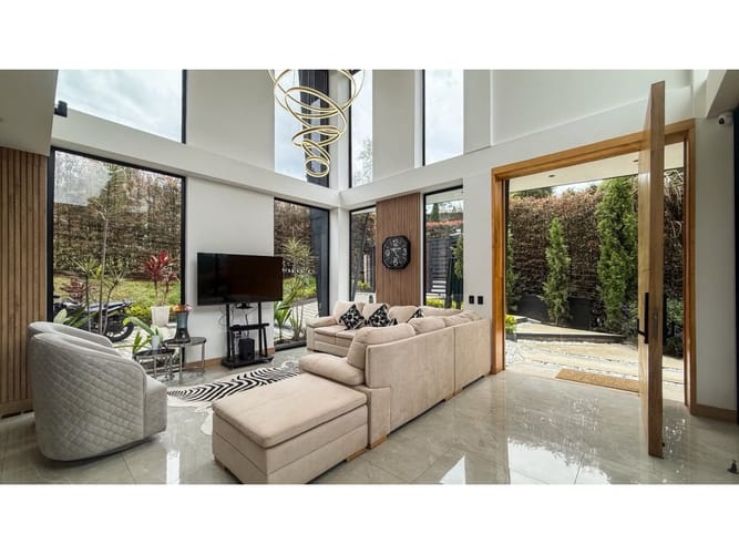 Casa de 3 alcobas en venta en Las Palmas, Medellín, 495 m² · foto 5 de 24