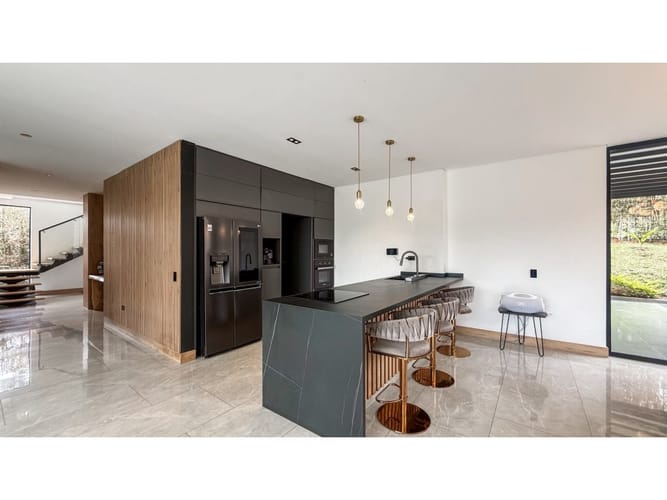 Casa de 3 alcobas en venta en Las Palmas, Medellín, 495 m² · foto 8 de 24