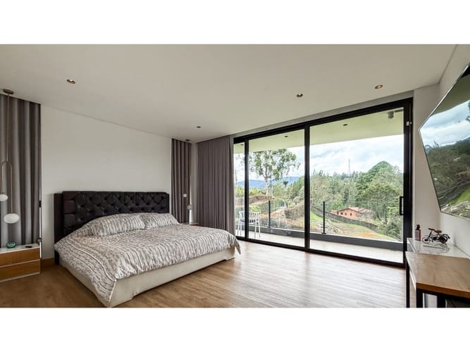 Casa de 3 alcobas en venta en Las Palmas, Medellín, 495 m² · foto 18 de 24
