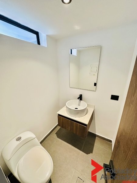 Casa en arriendo en El Poblado, Medellín · foto 12 de 19