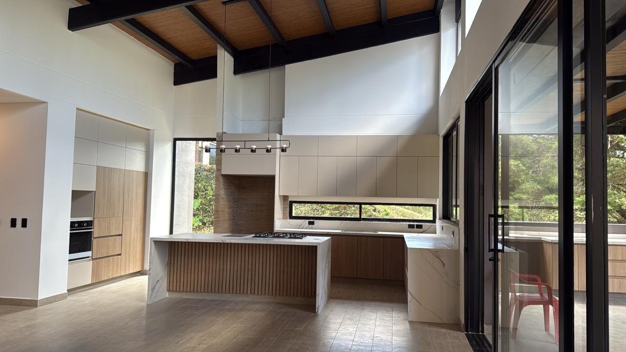 Casa en arriendo en El Carmen de Viboral · foto 7 de 18