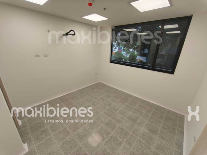 Oficina en arriendo en Los Colores, Medellín, 35 m² · foto 2 de 10