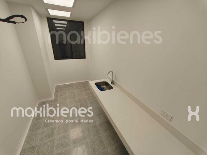 Oficina en arriendo en Los Colores, Medellín, 35 m² · foto 9 de 10