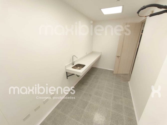 Oficina en arriendo en Los Colores, Medellín, 35 m² · foto 10 de 10