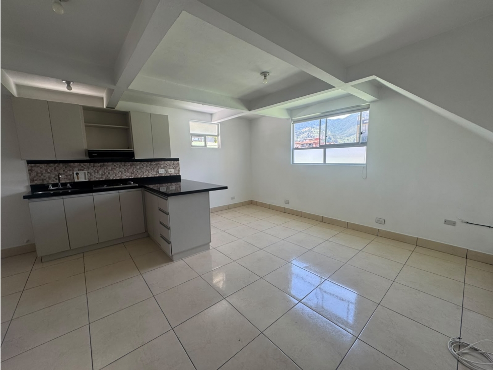 Apartamento en arriendo en La America, Medellín · foto 3 de 9